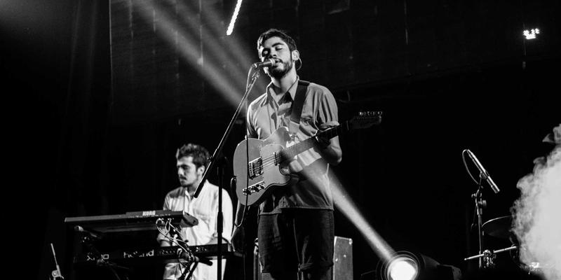 名鞋店专业指南：如何为孩子挑选阿迪达斯等品牌篮球鞋，满足足部发育与运动需求